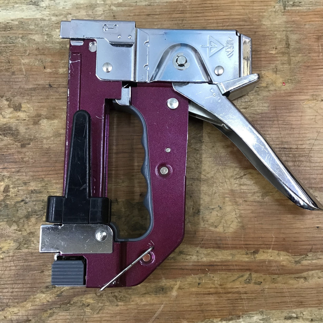 ▼未来工業 電気配線専用タッカー ケーブルカッター MCT-1 打ち込み動作未確認【柏店】