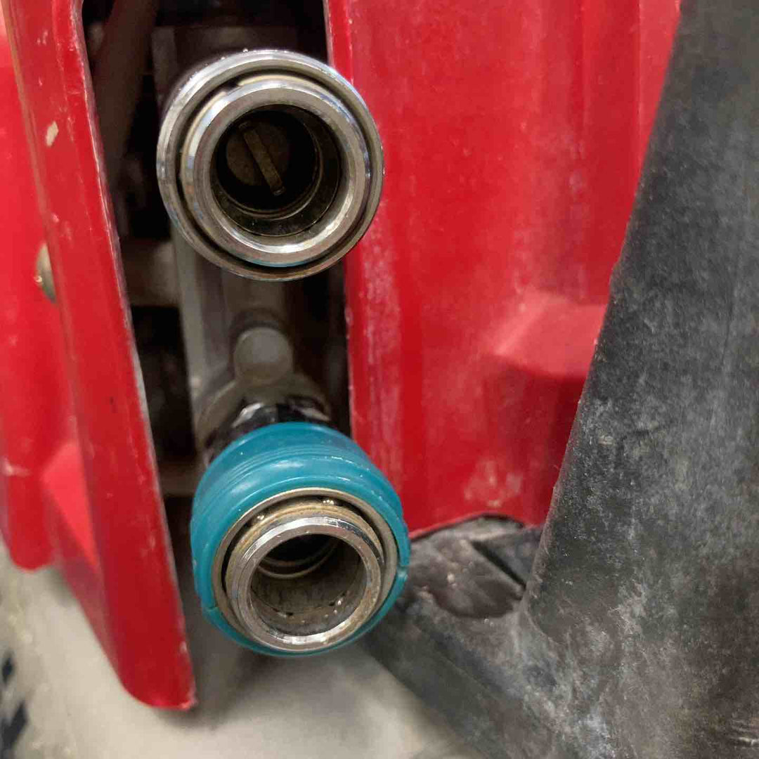 【ジャンク/格安出品】マキタ(makita) 高圧・常圧エアコンプレッサー AC462XLR ※起動OK、内部からエア漏れ有【八潮店】